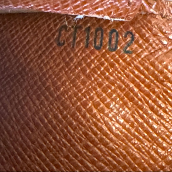 **SOLD**Louis Vuitton Monogram Card Bifold Wallet - Picture 5 of 8